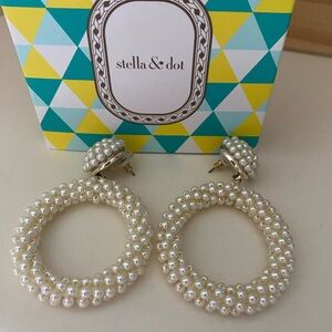 Stella & Dot Oh Yea Earrings in Pearl